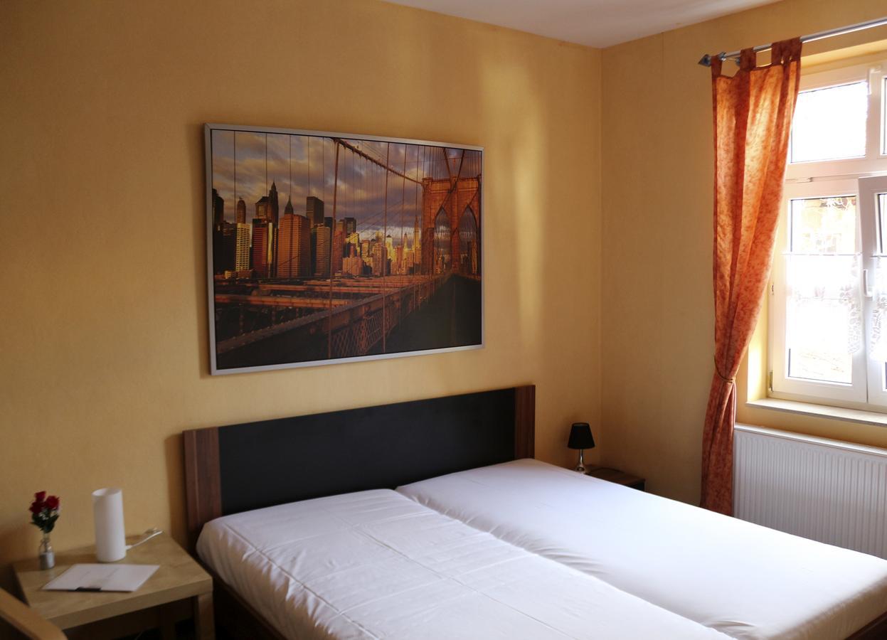 Gasthaus & Pension "Zur Rose" Веймар Экстерьер фото