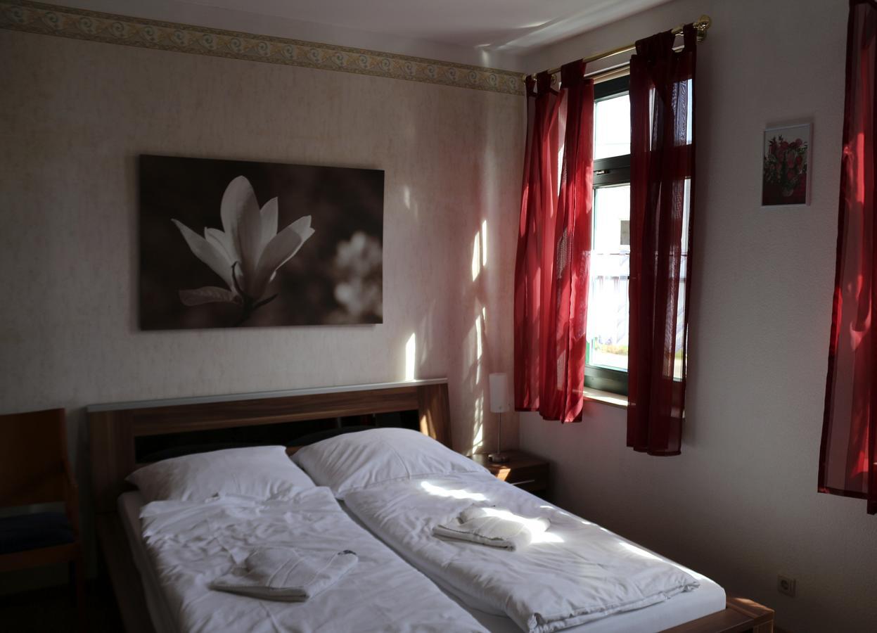 Gasthaus & Pension "Zur Rose" Веймар Экстерьер фото