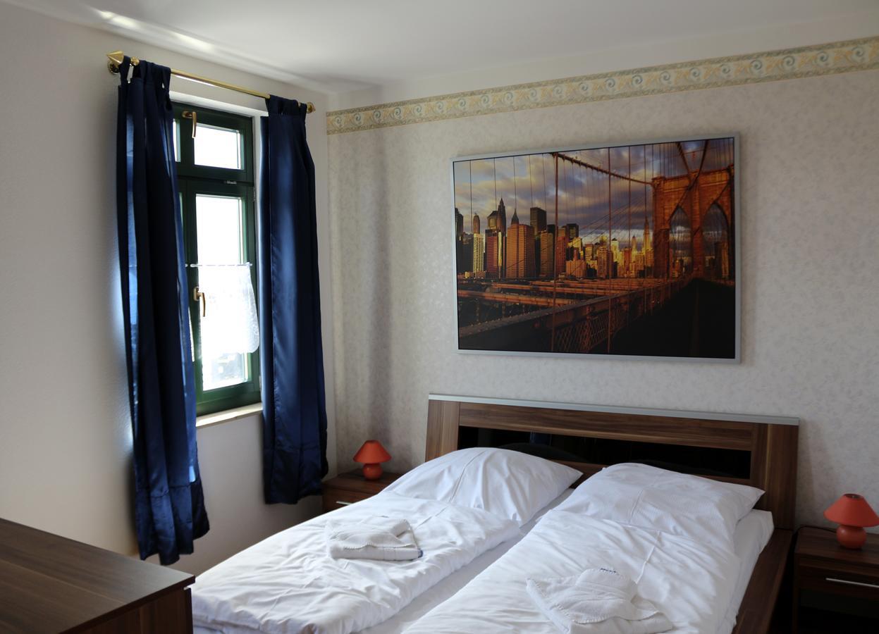 Gasthaus & Pension "Zur Rose" Веймар Экстерьер фото