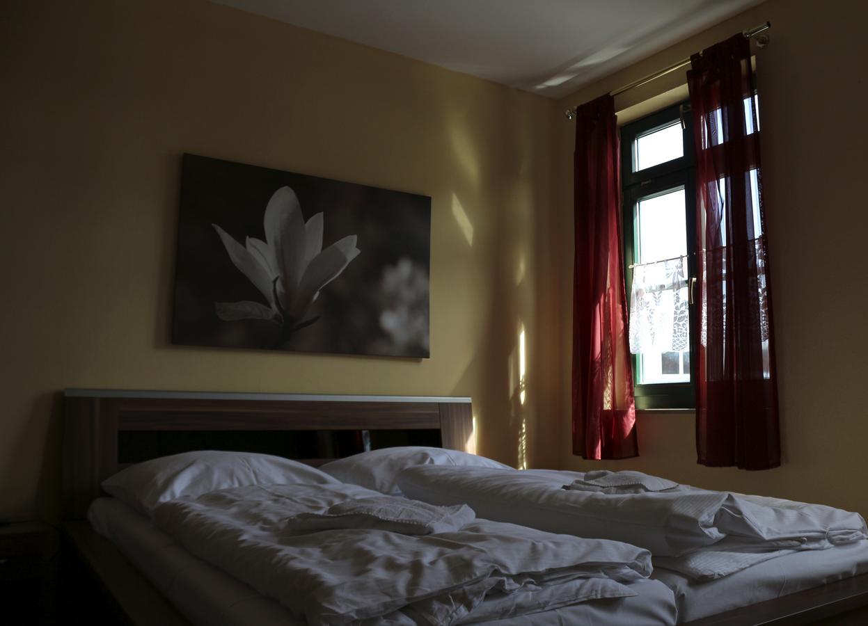 Gasthaus & Pension "Zur Rose" Веймар Экстерьер фото